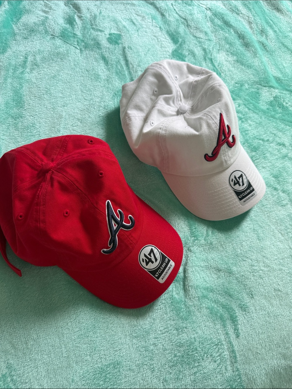 47 Atlanta Braves Cap Set in Red and White